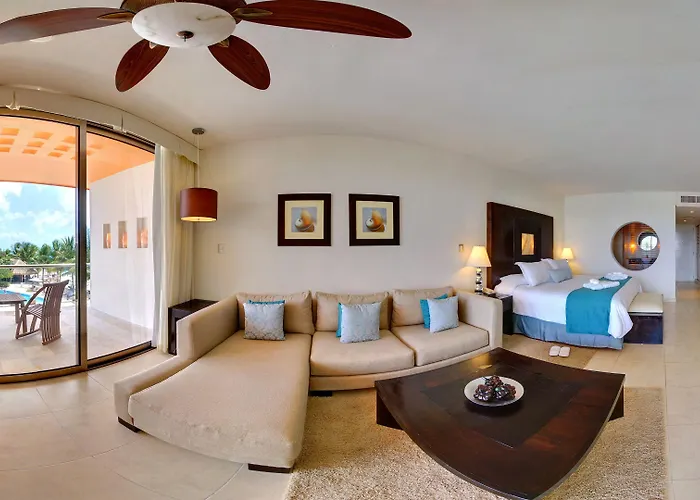 Secrets Aura - Adults Only Resort